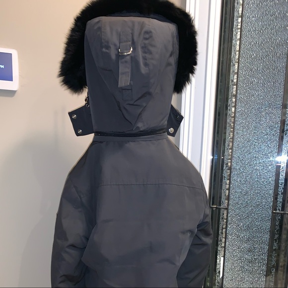 Moose Knuckles Women’s mid-length coat - Picture 4 of 6